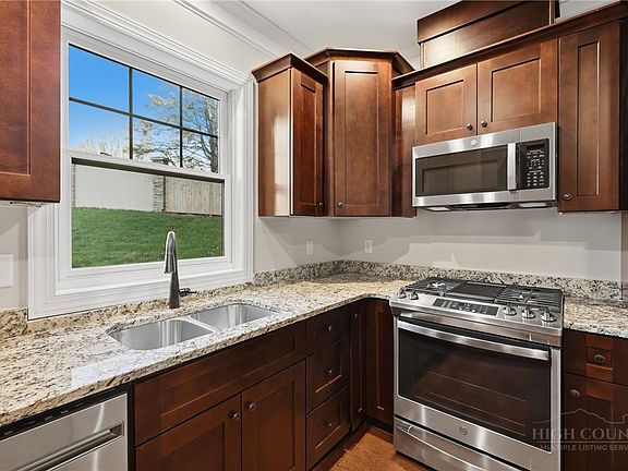4th image of 155 Gateway Drive #101