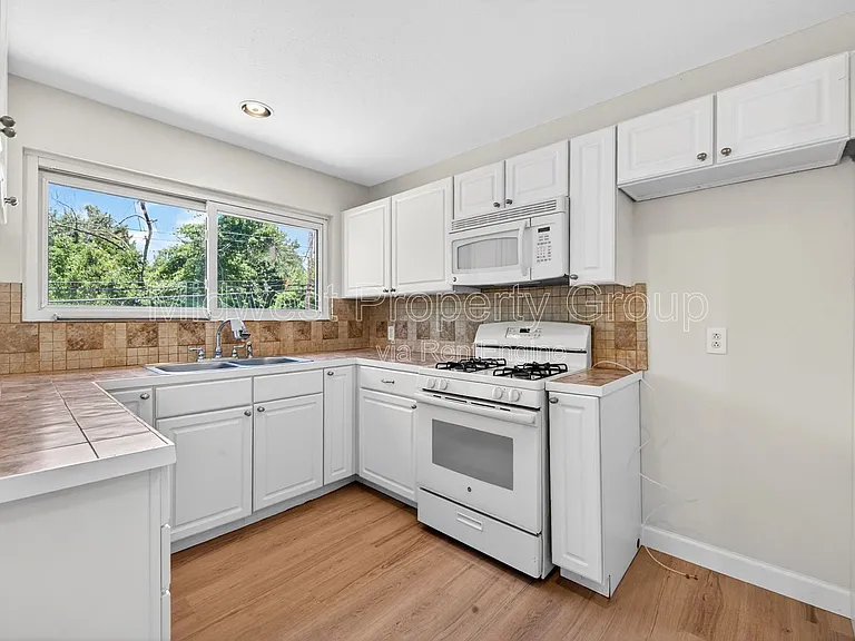 2765 Chelsea Dr — Photo 5
