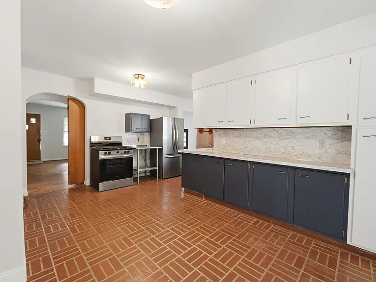 Eat-In Kitchen