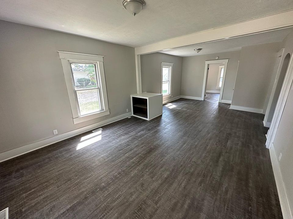 2nd image of 2301 W 8th St