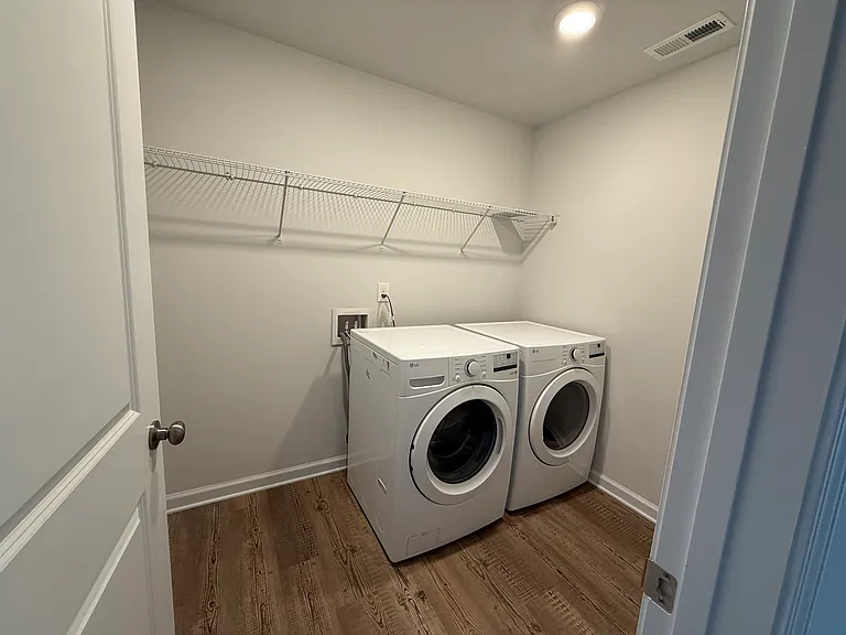5251 Canberra Dr — Photo 11