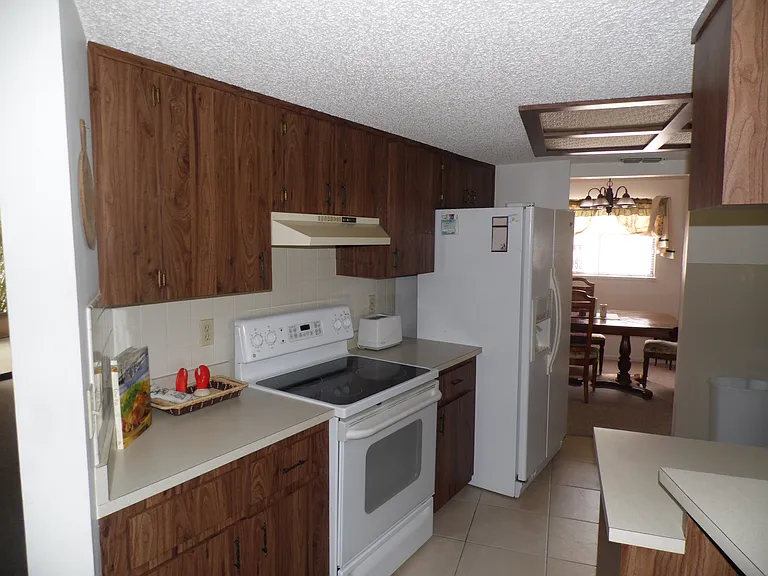 8987 SW 100th Ln — Photo 3