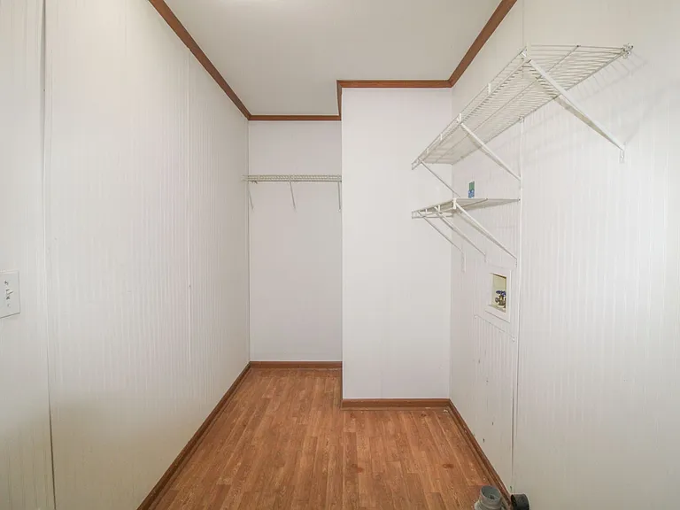130 Meadows Ln — Photo 23
