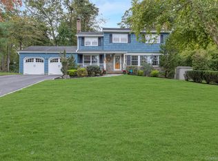 60 Oak St, Smithtown, NY 11787
