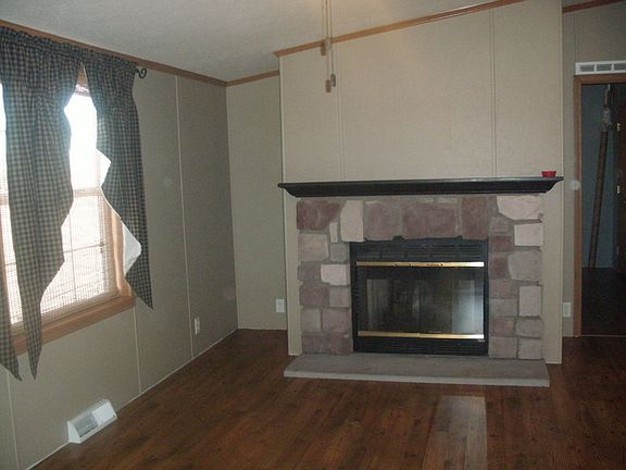 3rd image of 820 County Highway 332