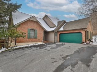 2725 Woodland Rd, Hellertown, PA 18055