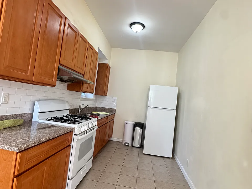 153 Gelston Ave #2R