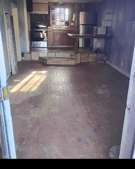 704 Alvarado Dr SE — Photo 1
