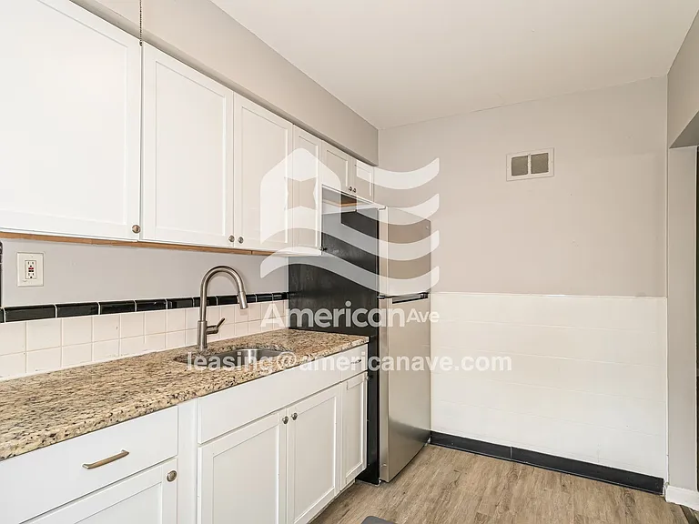 1011625_008_kitchen_8.jpg