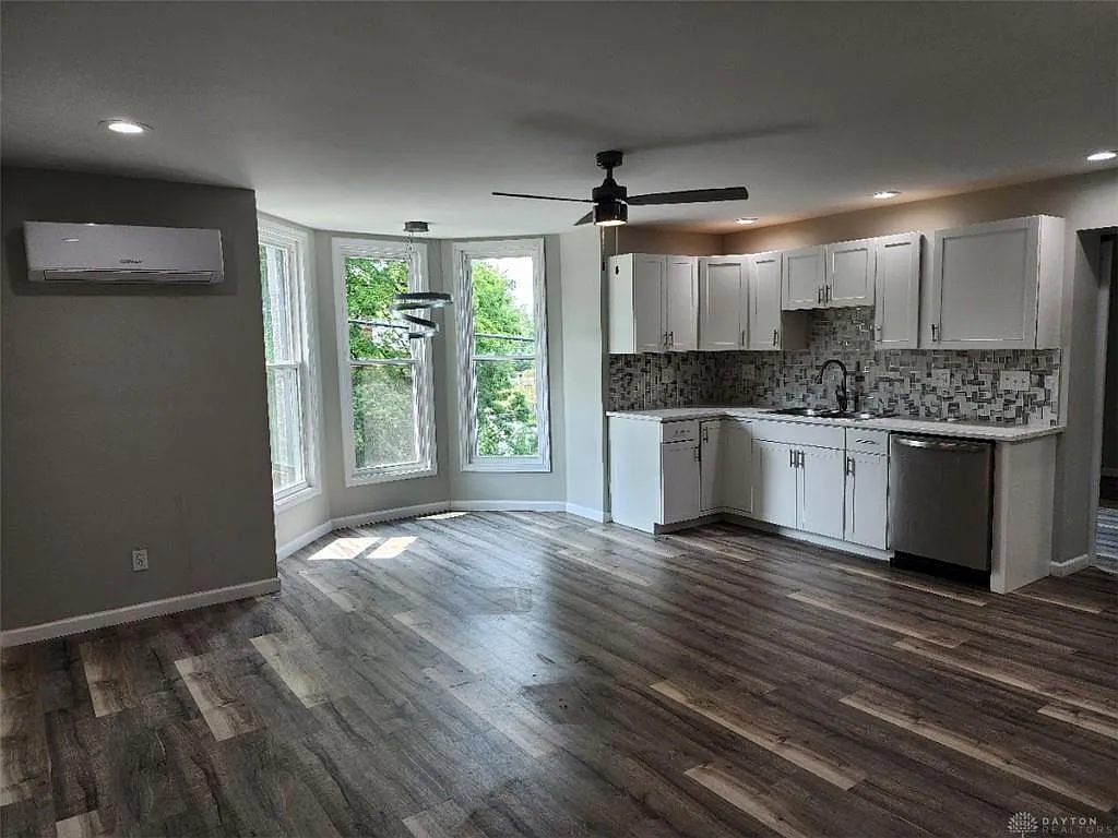 1 bed, 1.0 bath, 4963 sqft, $1,050 — Photo 2