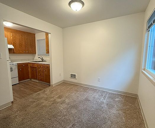 4th image of 4511 40th Ave NE #1/2