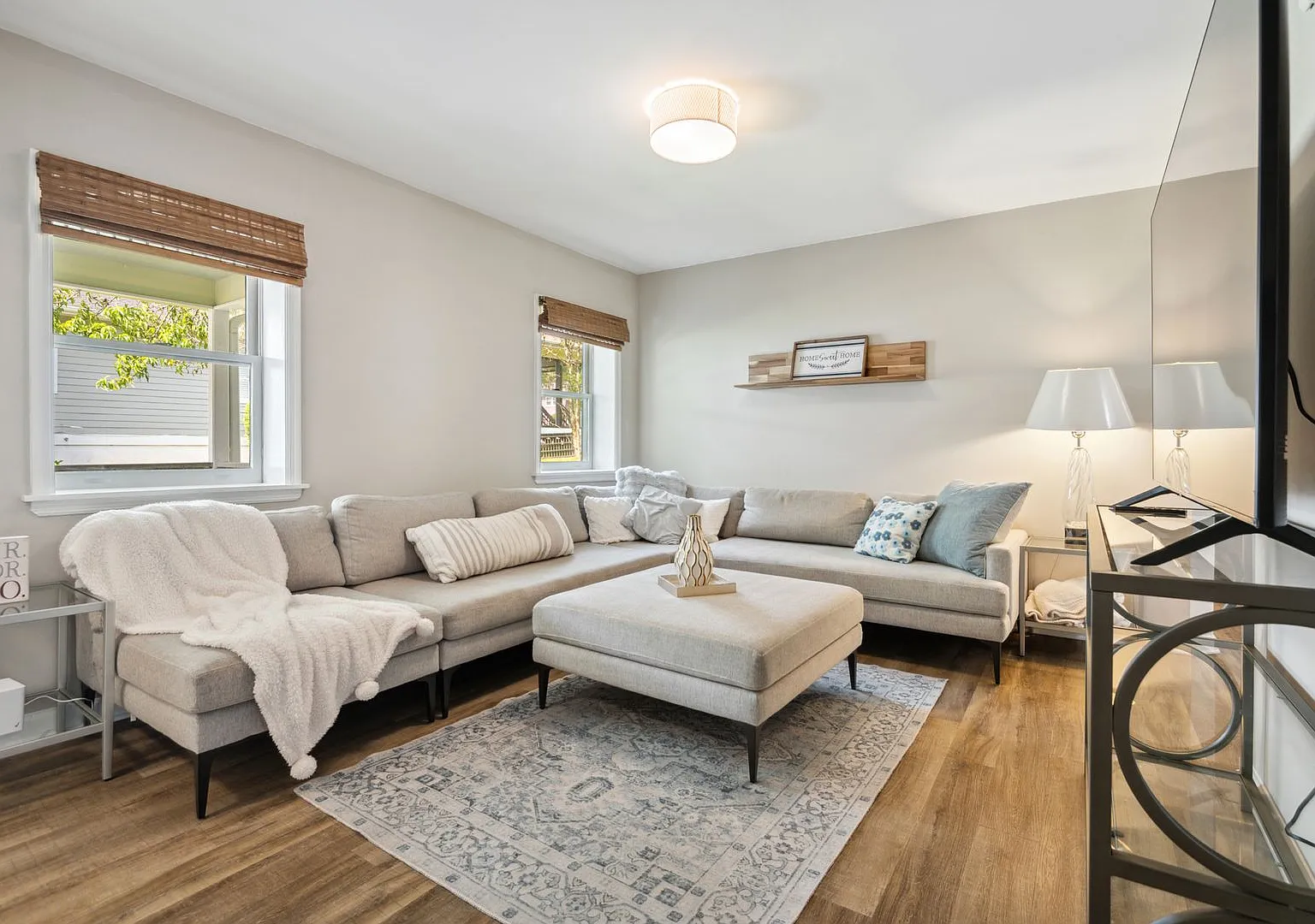 Fully Furnished 3BR Apartment in Carrboro! — Photo 2