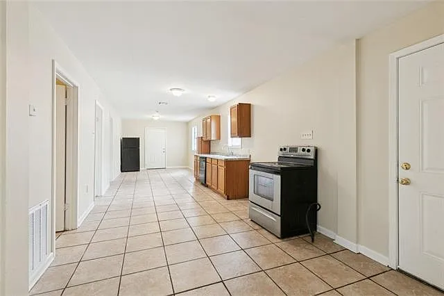 3 bed, 2.0 bath, 1056 sqft, $1,100 — Photo 3
