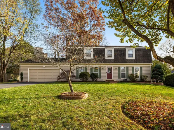 608 Sideling Ct NE, Vienna, VA 22180