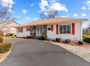 7 Crest Ave, North Providence, RI 02904