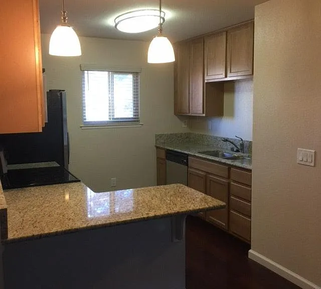 300 Glenwood Cir #290 — Photo 3