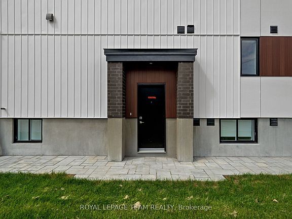 3rd image of 998 Hollington St