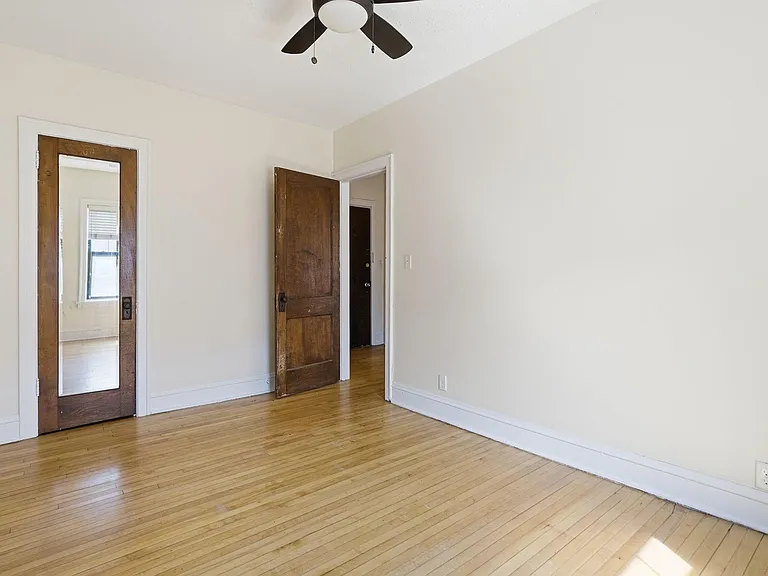 214 19th St E #101 — Photo 9
