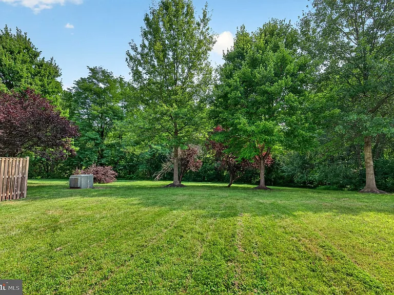 15044 Gaffney Cir — Photo 43
