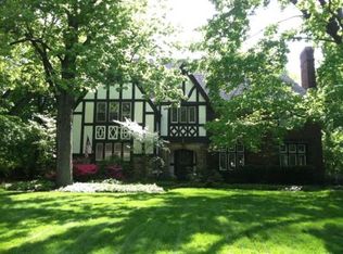 2901 Litchfield Rd, Shaker Heights, OH 44120