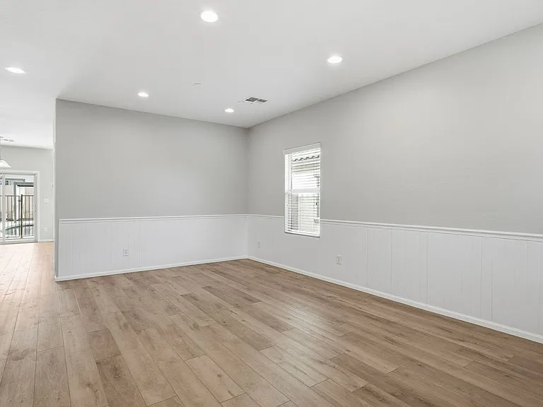 10815 W Avenida Del Rey — Photo 6
