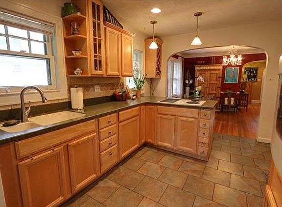 4th image of 5837 Kenwood Ave