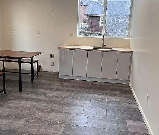 5th image of 714 10th Ave E #13