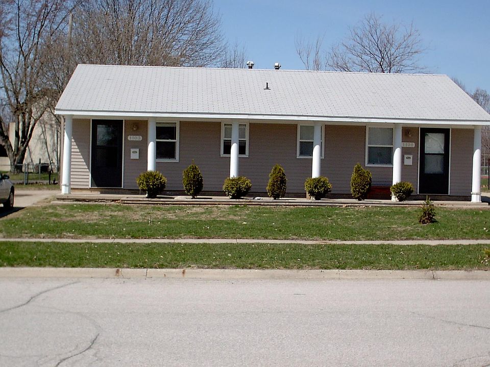 Nice location near mall! 