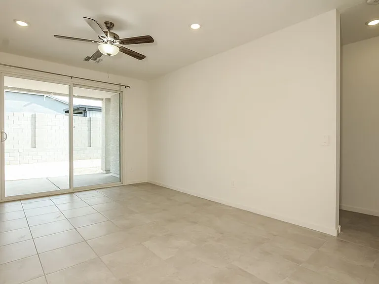24466 W Grove St — Photo 3