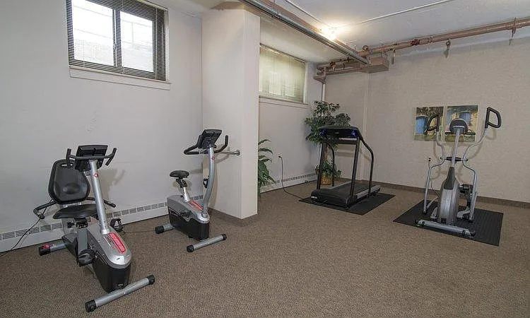 Seneca Towers — Photo 12
