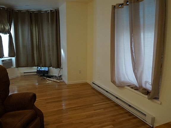 5th image of 160 Kingston Ave