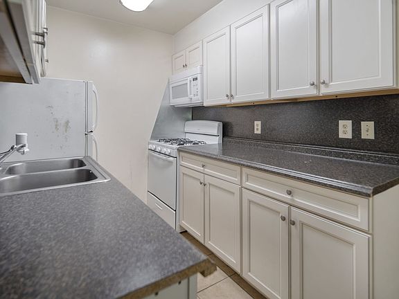2nd image of 211 Linden Ave #4