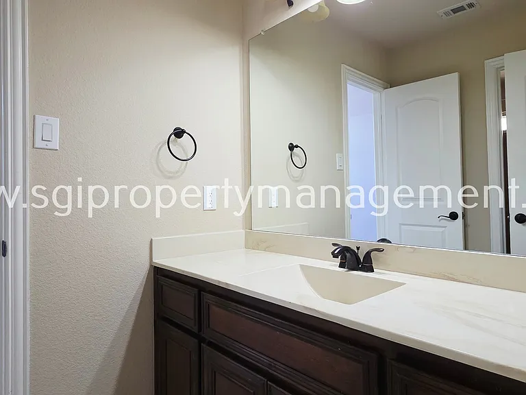 12381 Summertree Dr — Photo 32