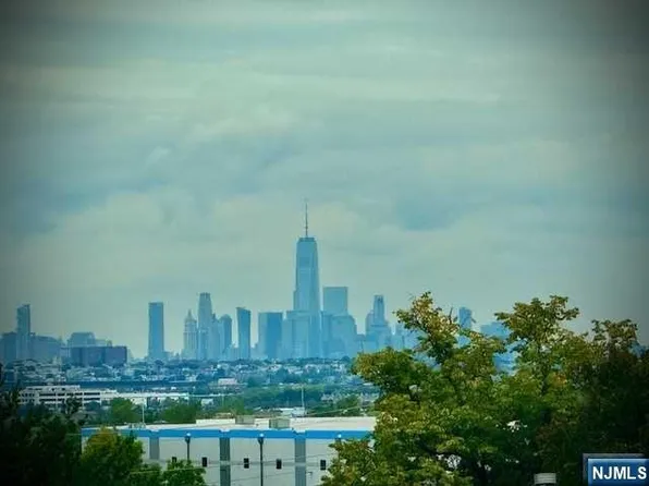 88 Feronia Way APT 3A, Rutherford, NJ 07070