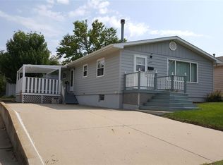 1443 7th St SW, Minot, ND 58701