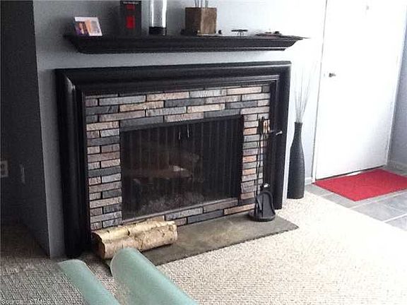 4th image of 32 Essex Ct #32