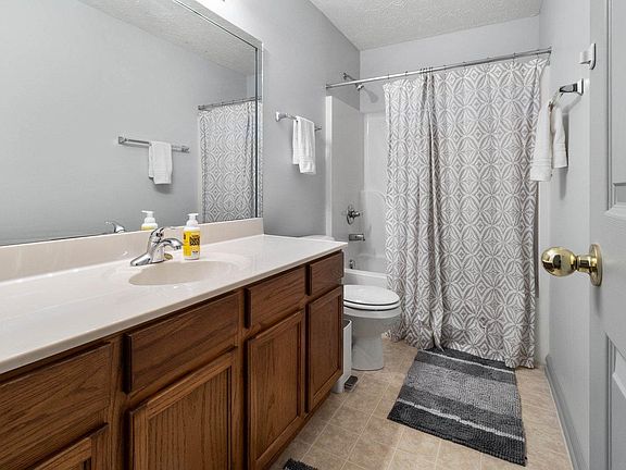 3rd image of 2324 Prescott Ln