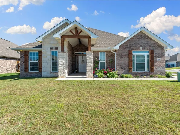 901 Redfree Dr, Bentonville, AR 72712