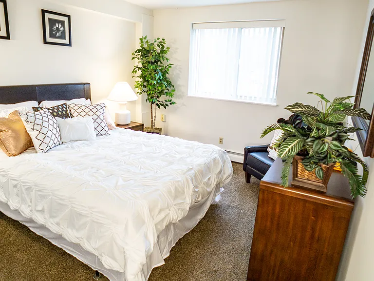 College Towers Apartments — Photo 34