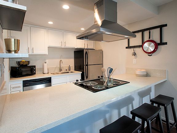 5th image of 1510 Alamo Dr APT 101