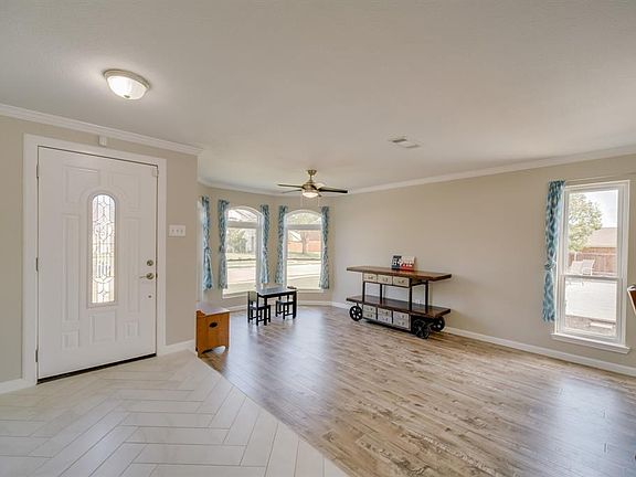 3rd image of 816 Heatherwood Dr