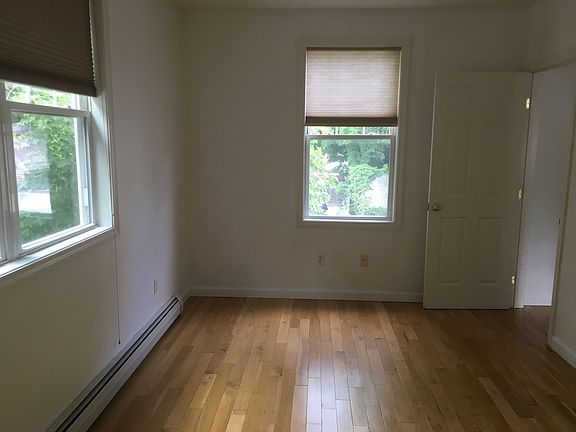 4th image of 190 Summer St