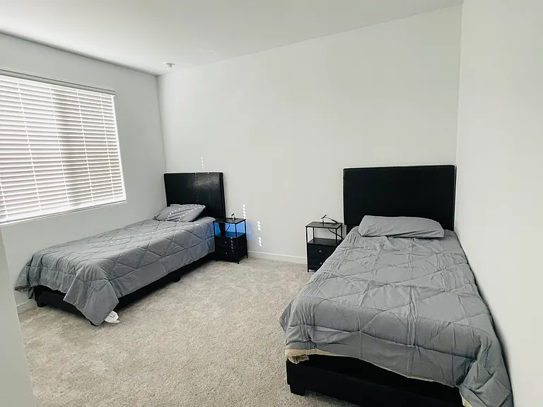1458 W Ridge Rd — Photo 16
