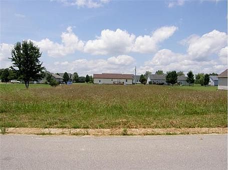 1st image of 221 Edgewood Dr