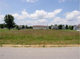221 Edgewood Dr, Hohenwald, TN 38462