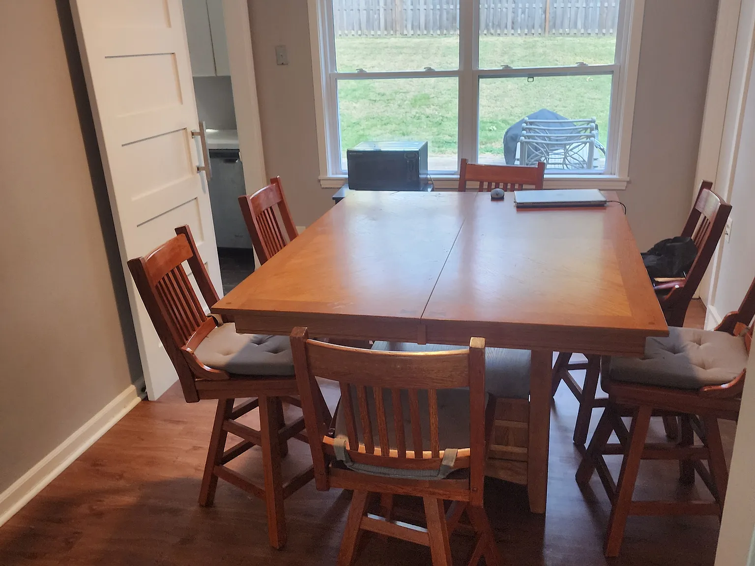 3 bed, 1060 sqft, $2,000 — Photo 2