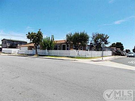3rd image of 1033-35 Paradise Dr