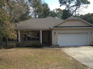 298 Sycamore Dr, Freeport, FL 32439
