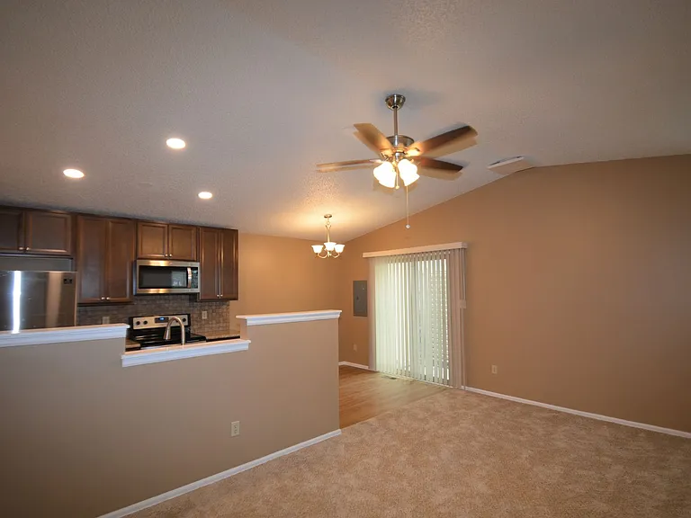 4618 Excalibur Ct — Photo 10