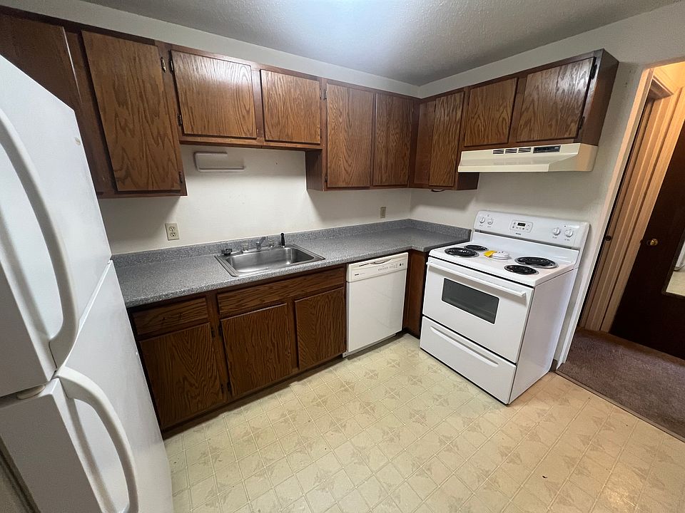 2nd image of 20 Wolf Rd APT A11